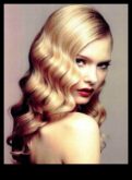 Vintage Waves The Retro Blonde Revival care preia coafurile